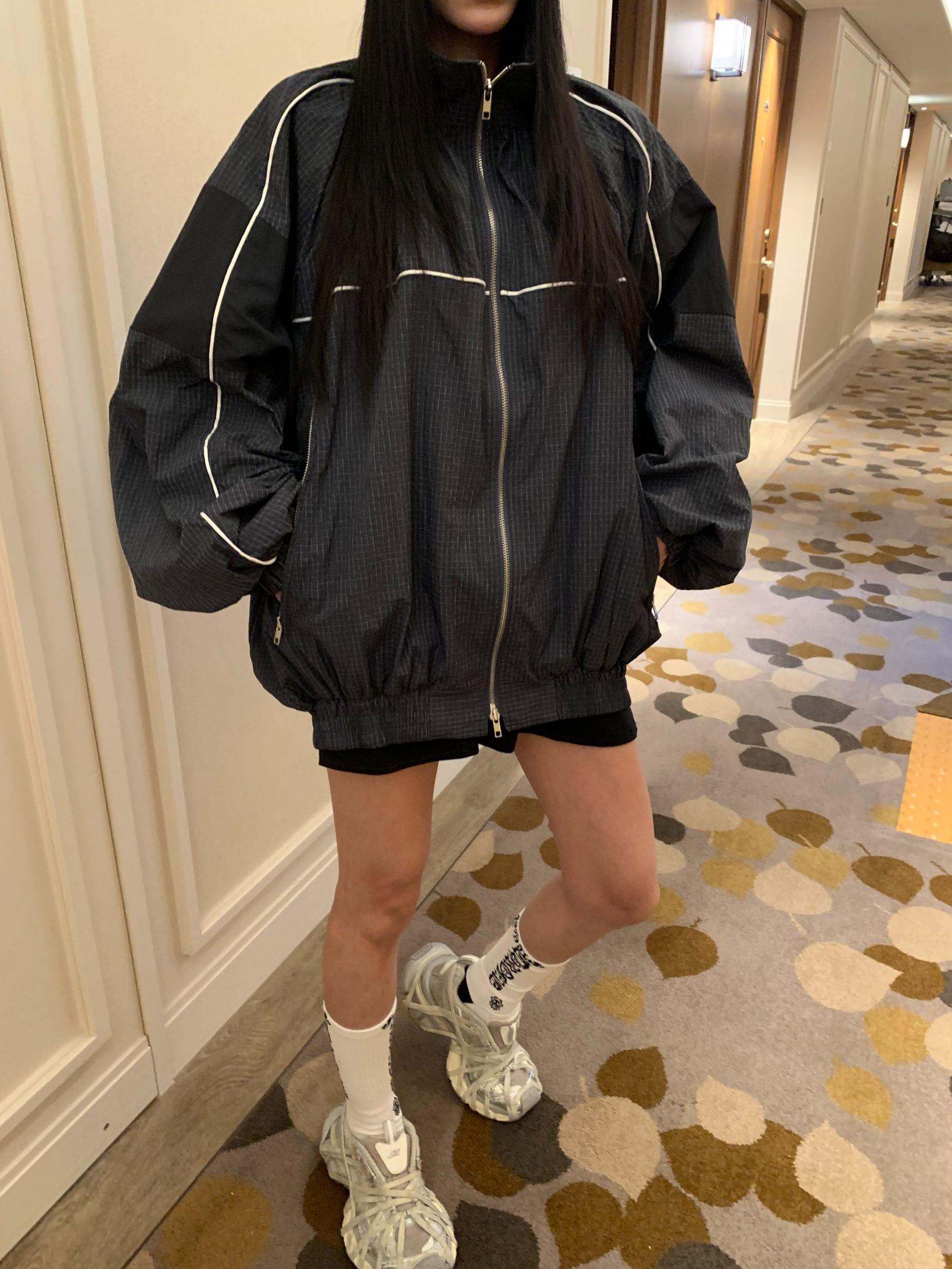 線條格紋尼龍外套